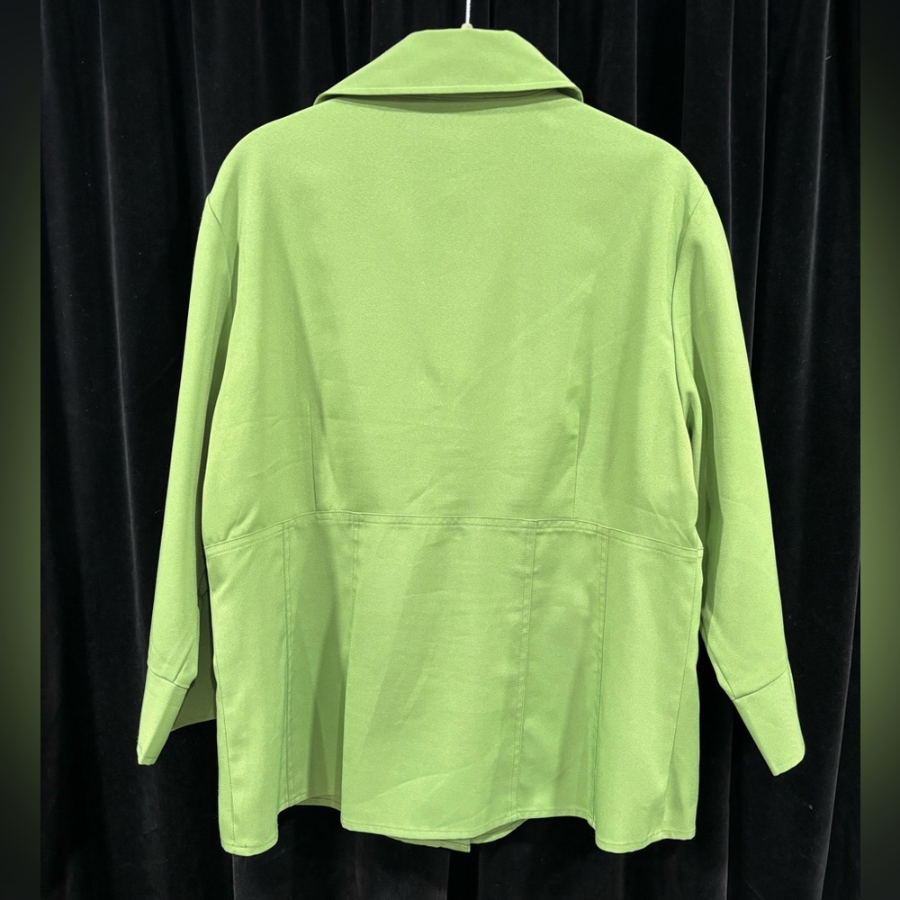 Gilan Button Up Top - Picture 2 of 2